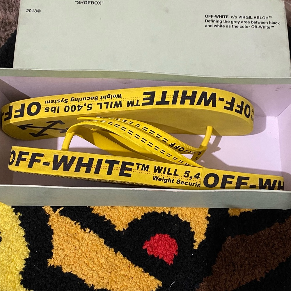 Off-White flip-flops🏝️